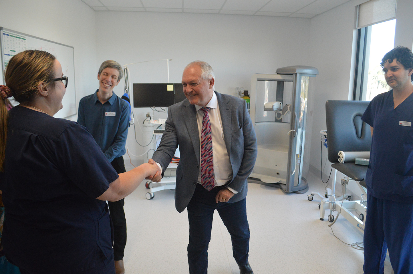 Minister-Harris-meets-Intensive-Care-Unit-Research-Nurse.jpg